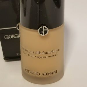 Giorgio Armani  Luminous silk foundation
